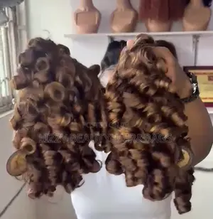 10” Omotola Piano Bounce Wig