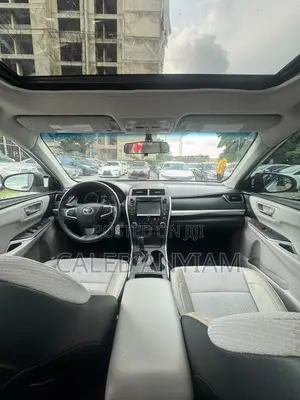 Toyota Camry SE 4dr Sedan (2.5L 4cyl 6A) 2017 White