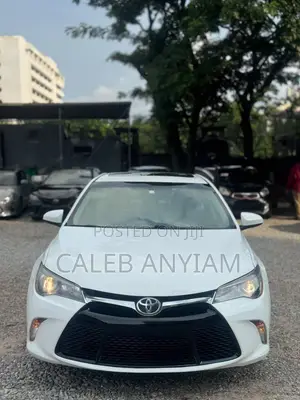 Toyota Camry SE 4dr Sedan (2.5L 4cyl 6A) 2017 White