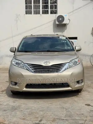 Toyota Sienna 2014 Gold