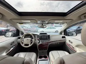 Toyota Sienna 2014 Gold