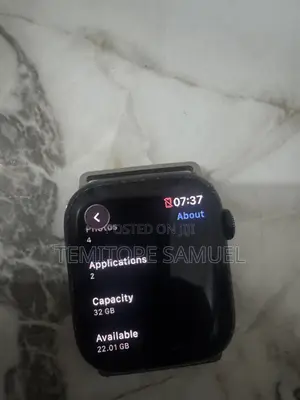 Apple Watch Series 7 45mm GPS, 32GB, Aluminum Case