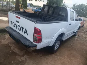 Toyota Hilux 2012 White