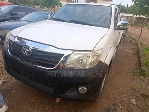 Toyota Hilux 2012 White