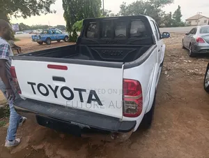 Toyota Hilux 2012 White
