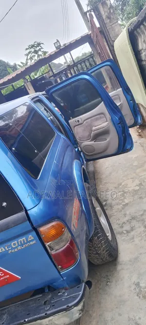 Toyota Tacoma PreRunner 4x2 Regular Cab 103.3 in. WB 2002 Blue