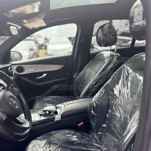 Mercedes-Benz GLC-Class GLC250 Sport Utility 4-Door (2.0L, 4cyl Turbo)