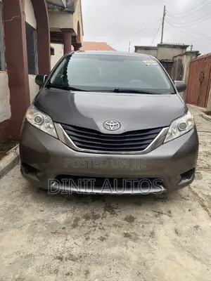 Toyota Sienna LE 8 Passenger 2011 Gray