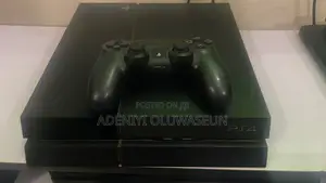 Play Station 4