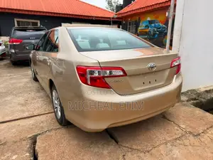 Toyota Camry LE 4dr Sedan (2.5L 4cyl 6A) 2012 Gold