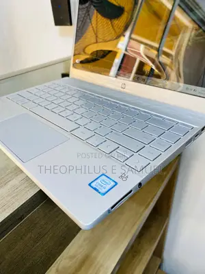 Laptop HP Pavilion 13 8GB Intel Core i5 SSD 256GB