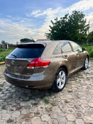 Toyota Venza V6 AWD 2010 Gold