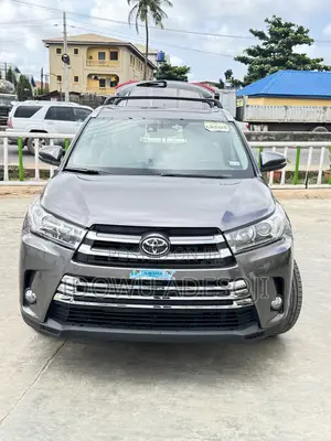 Toyota Highlander Limited Platinum 4dr SUV AWD (3.5L 6cyl 6A) 2015 Gray