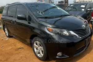 Toyota Sienna LE 8 Passenger 2011 Black