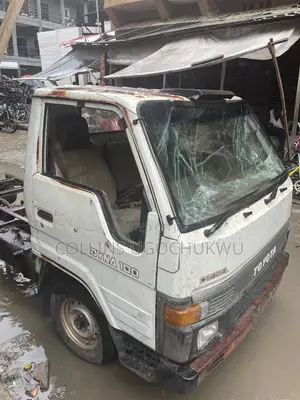 Toyota Dyna 100 2000 White