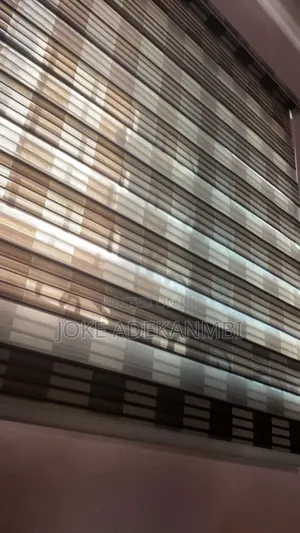 2 5.5ft by 5.5ft Window Blind