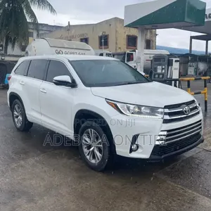 Toyota Highlander LE 4dr SUV (3.5L 6cyl 6A) 2015 White