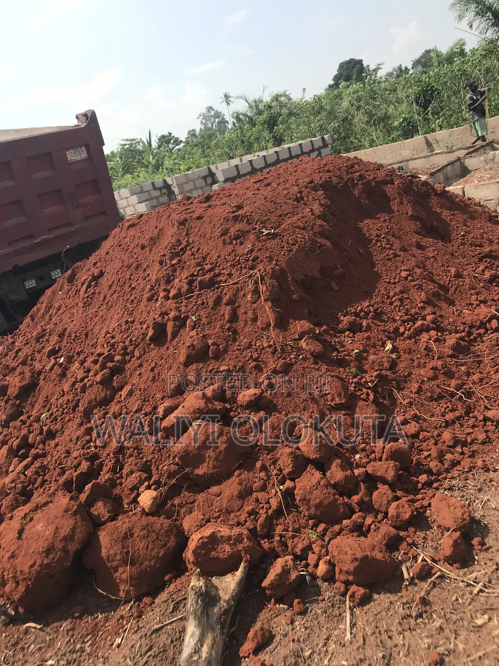 Full 30 Tons of Laterite Sand
