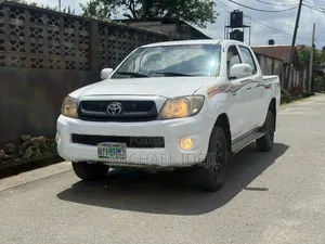 Toyota Hilux 2011 White