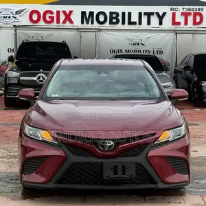 Toyota Camry SE FWD (2.5L 4cyl 8AM) 2018 Red