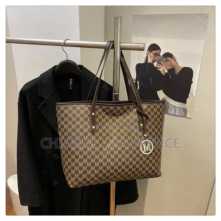 Charmie'sEmpire Essentialz