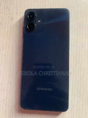 Samsung Galaxy A06 128 GB Gray
