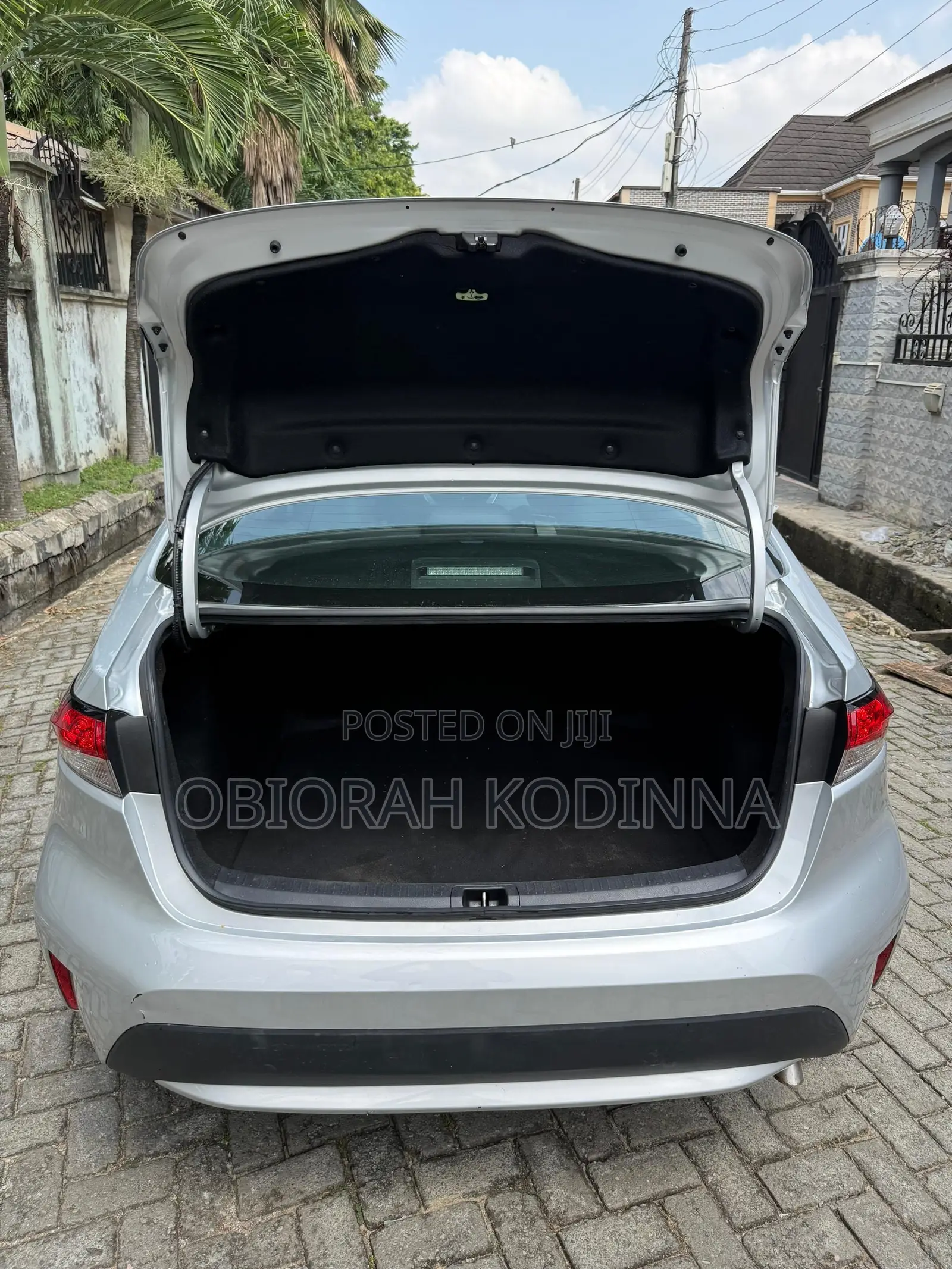 Toyota Corolla LE 2021 Silver