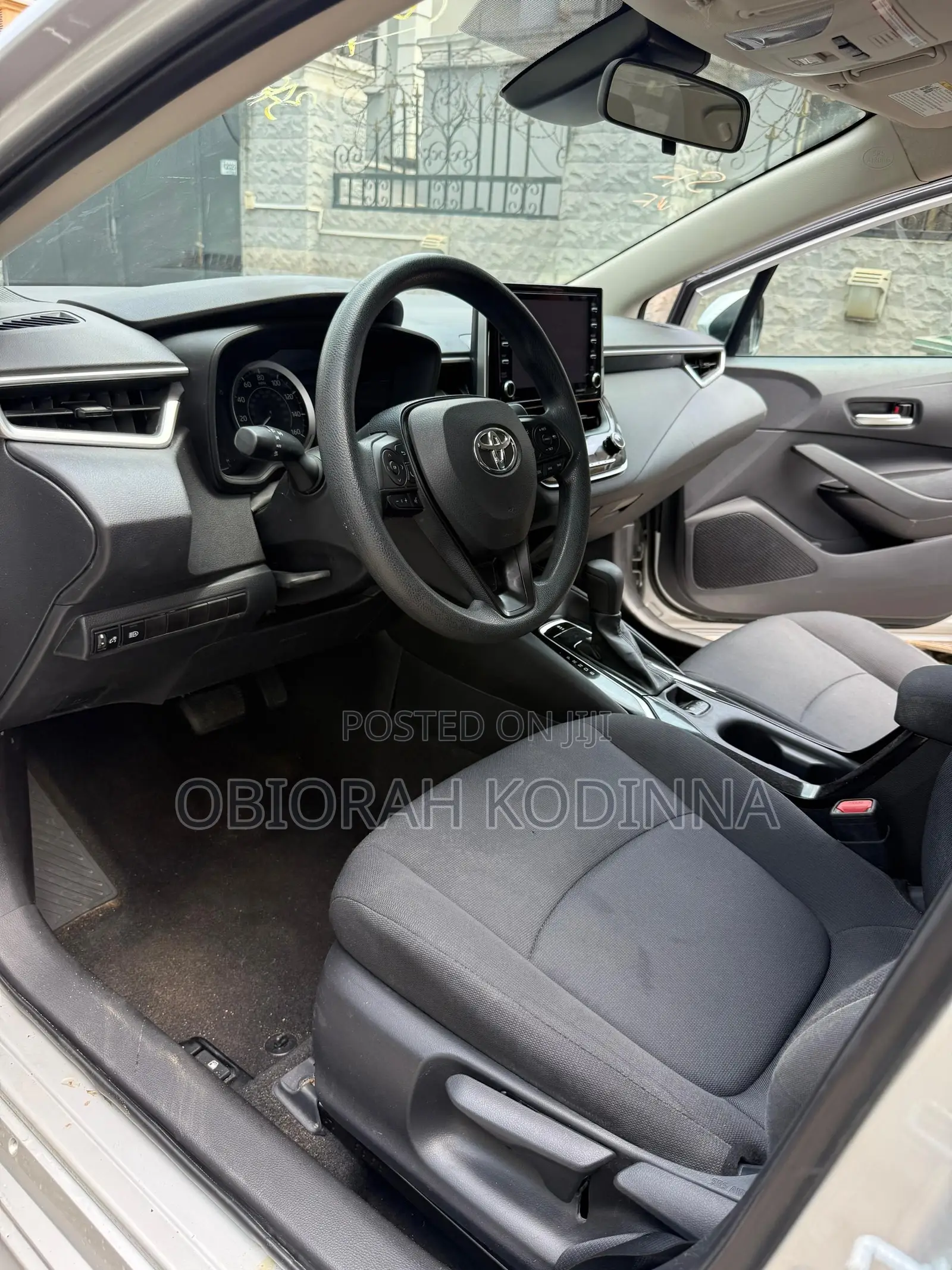 Toyota Corolla LE 2021 Silver