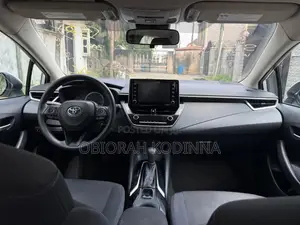 Toyota Corolla LE 2021 Silver