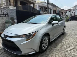 Toyota Corolla LE 2021 Silver