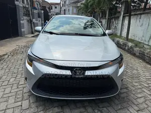 Toyota Corolla LE 2021 Silver