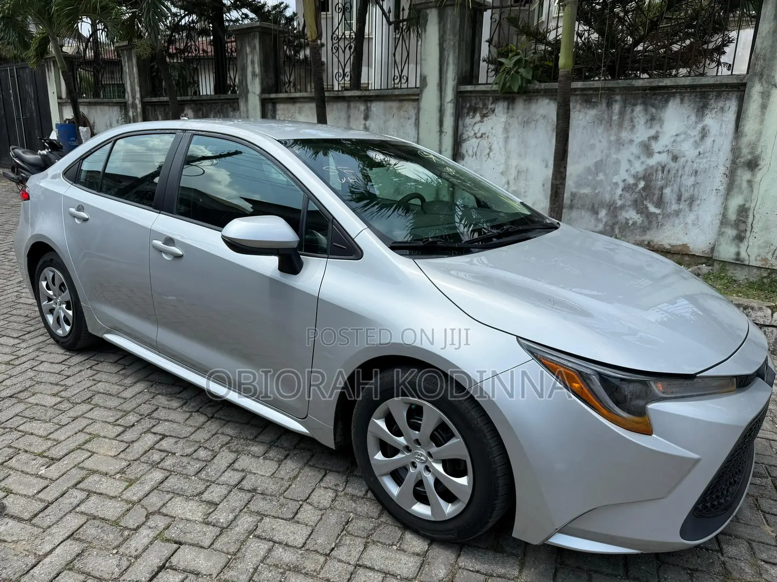 Toyota Corolla LE 2021 Silver