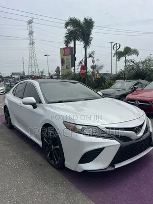 Toyota Camry XSE (2.5L 4cyl 8A) 2019 White