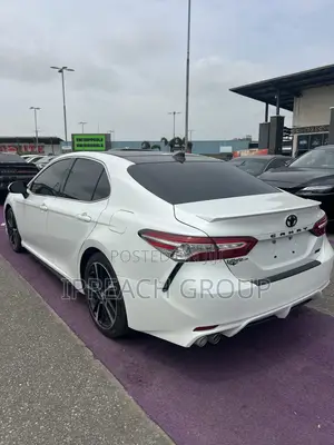 Toyota Camry XSE (2.5L 4cyl 8A) 2019 White