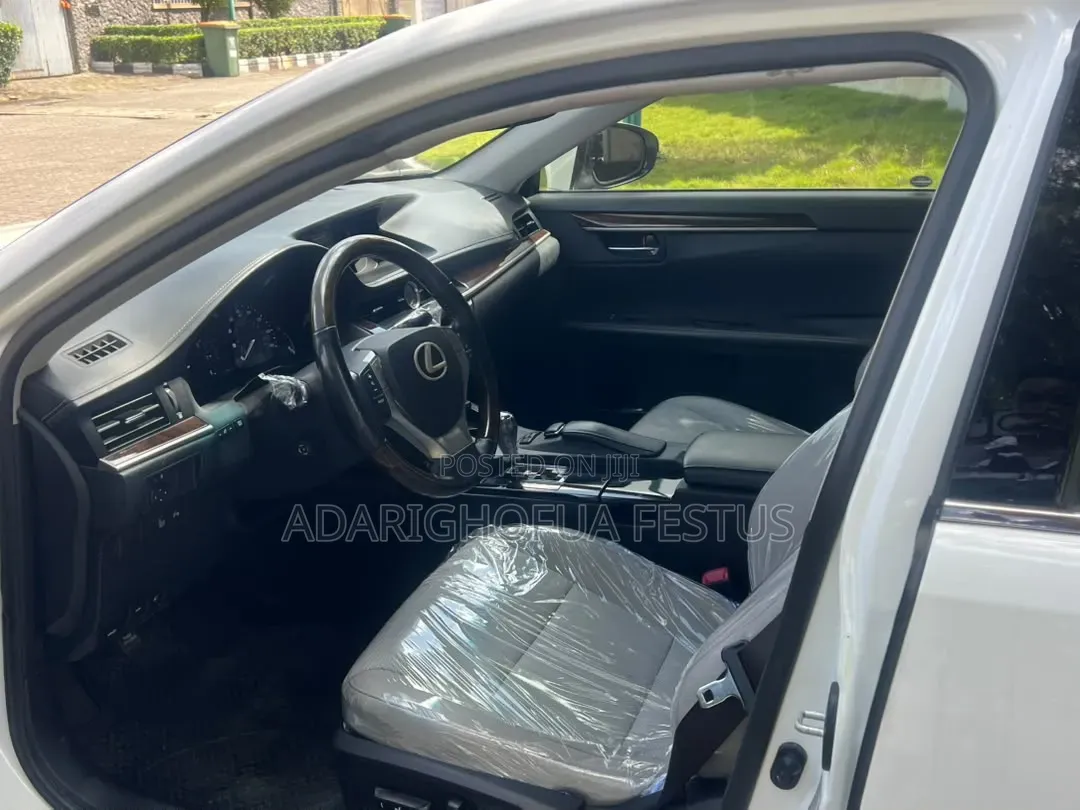 Lexus ES 2015 White
