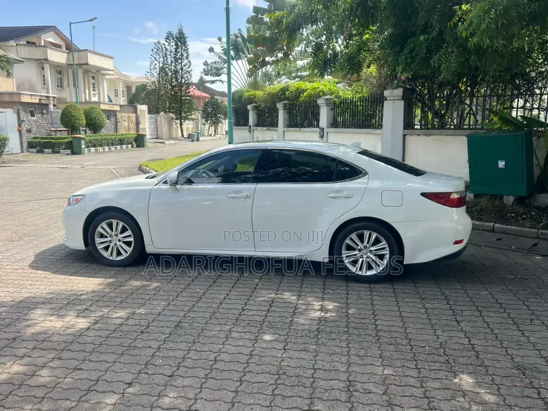 Lexus ES 2015 White