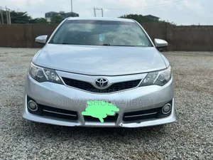 Toyota Camry SE 4dr Sedan (2.5L 4cyl 6A) 2013 Silver