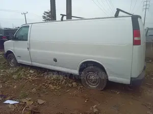 Chevrolet 3500 2007 White