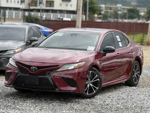 Toyota Camry SE FWD (2.5L 4cyl 8AM) 2018 Red
