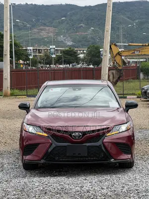 Toyota Camry SE FWD (2.5L 4cyl 8AM) 2018 Red