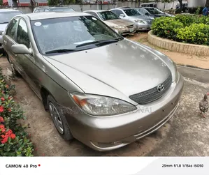 Toyota Camry 2004 Gold