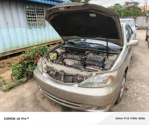 Toyota Camry 2004 Gold