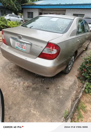 Toyota Camry 2004 Gold