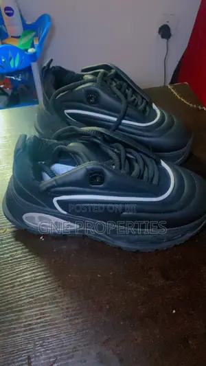 Quality Flashy Size 43 Guys Shoe for Sale