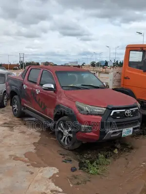 Toyota Hilux 2010 Red