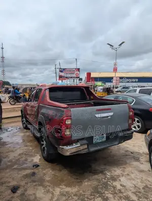 Toyota Hilux 2010 Red