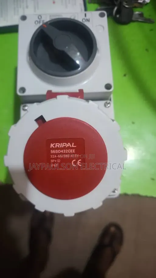 Industrial Switched Interlocked Socket