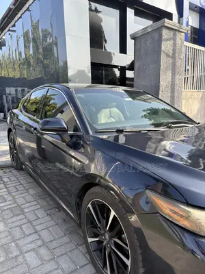 Toyota Camry 2018 Blue