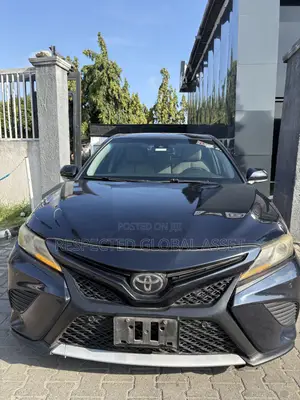 Toyota Camry 2018 Blue
