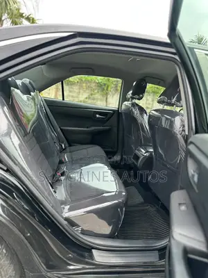 Toyota Camry SE (2.5L 4cyl 8A) 2019 White